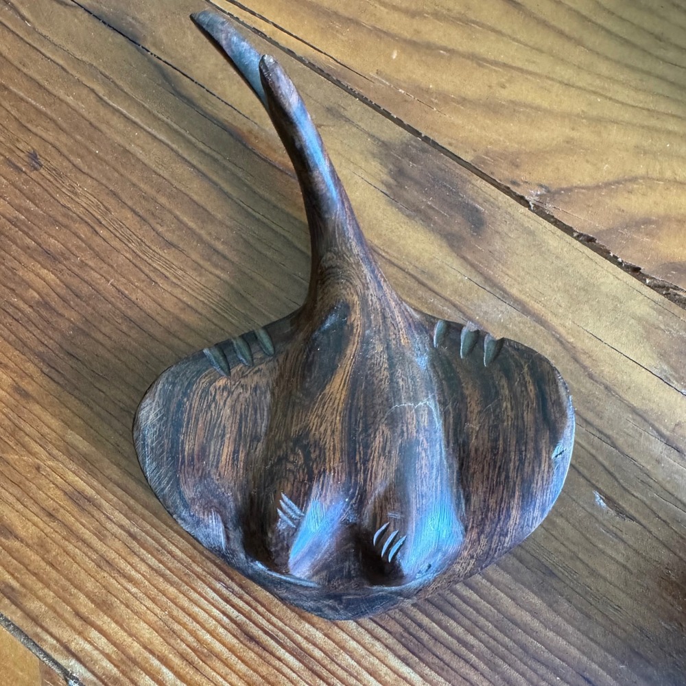 Hand Carved Ironwood Stingray Sculpture Nautical Manta Ray Figurine Wood Art 6in - Picture 3 of 4